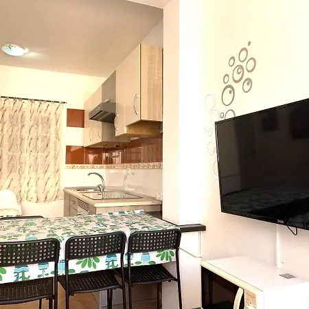 Colina II Con Piscina, En Los Cristianos, Tenerife Sur 洛斯克里斯蒂亚诺斯
